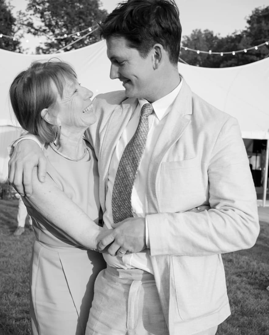 groom and his mother special moment wedding party