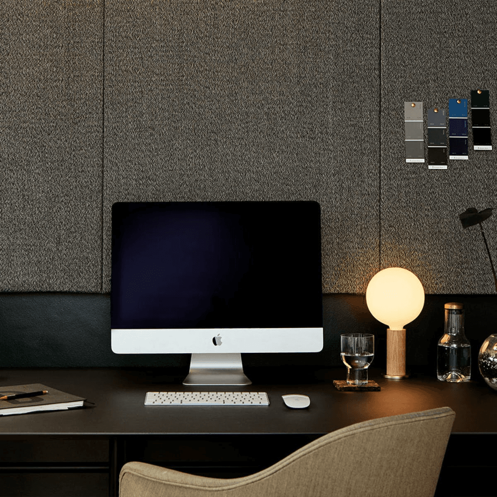 Knuckle Pendant Table lamp with sphere bulb, H30 x D15cm, Oak & Brass